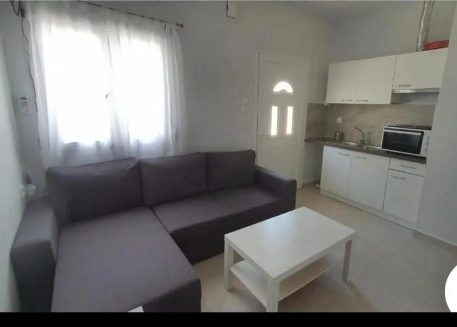 ניאה מיכאניונה White Studio 0*, ניאה מיכאניונה יוון